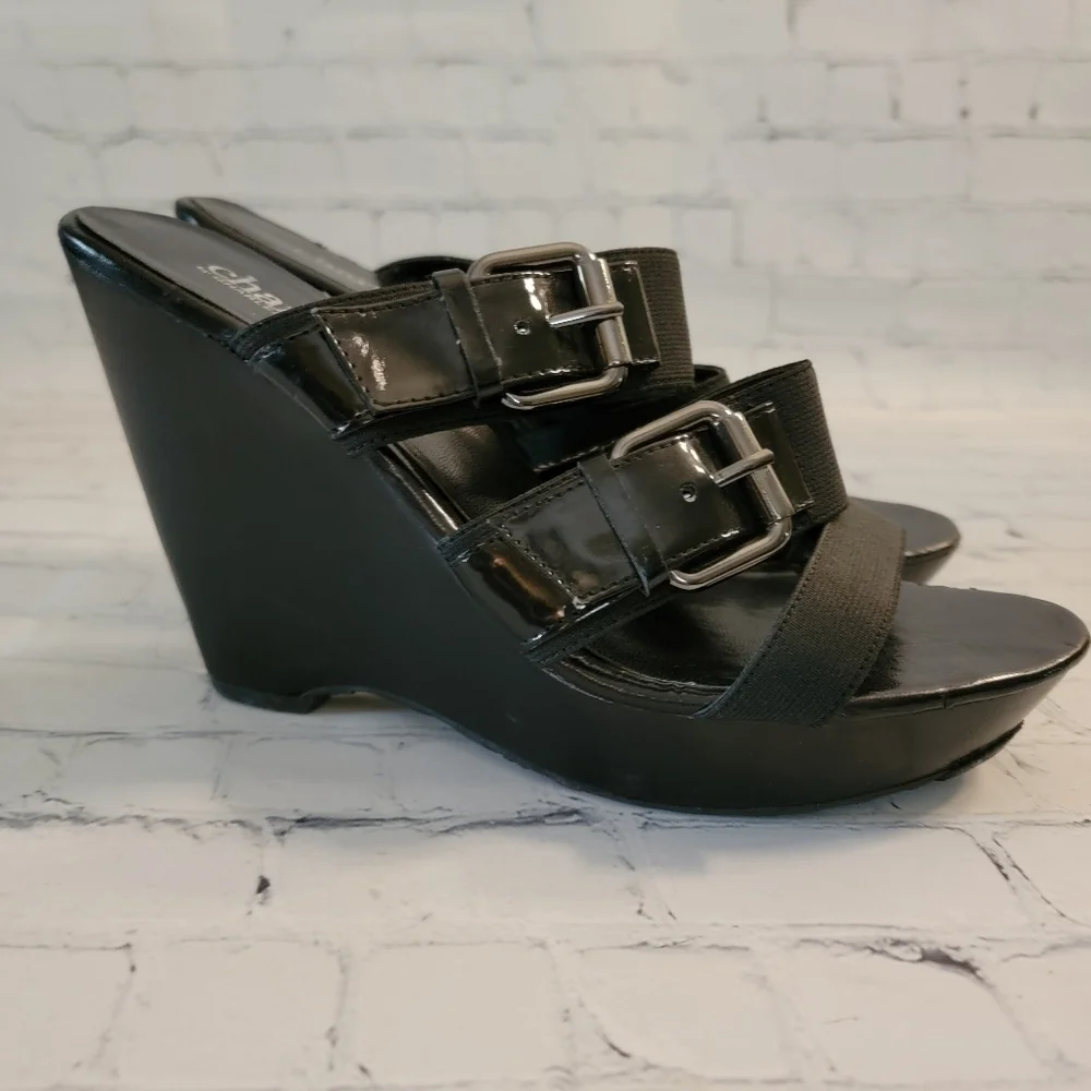 Charles by Charles Davis Black Strappy Buckle Wedge Sandles Size 10 B